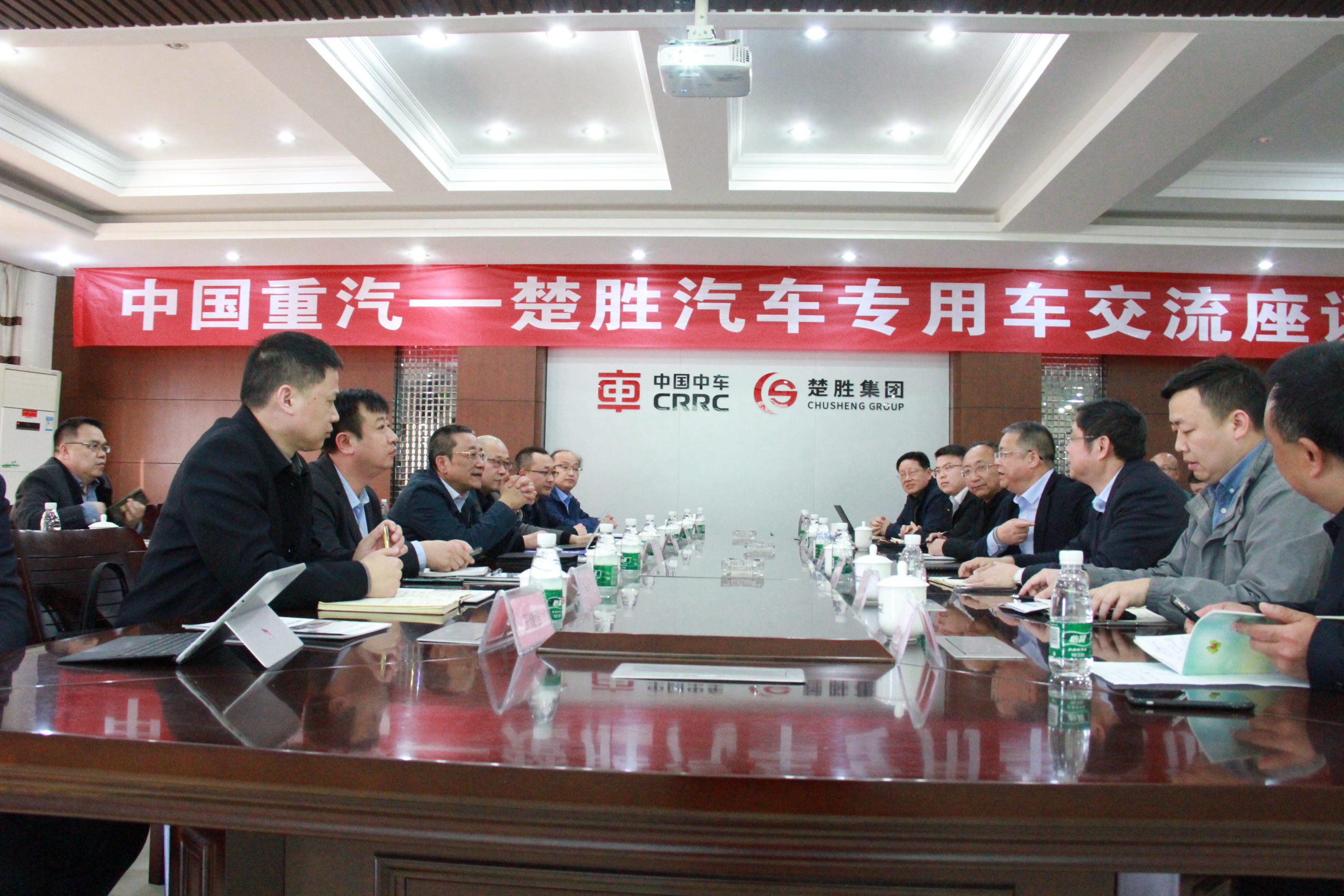 中國重汽集團總經(jīng)理、黨委副書記蔡東一行蒞臨楚勝汽車集