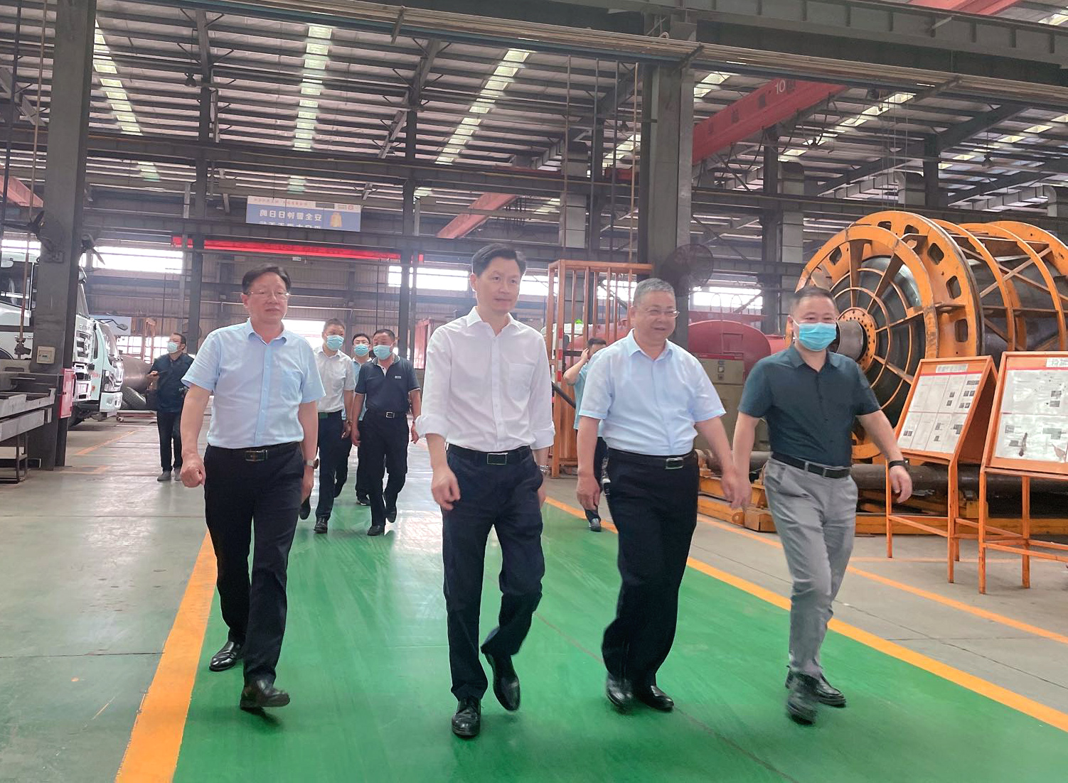 市委常委、常務(wù)副市長甘國棟一行蒞臨楚勝汽車集團調(diào)研